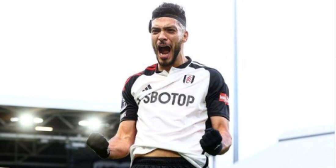 Raúl Jiménez celebra un gol con el Fulham