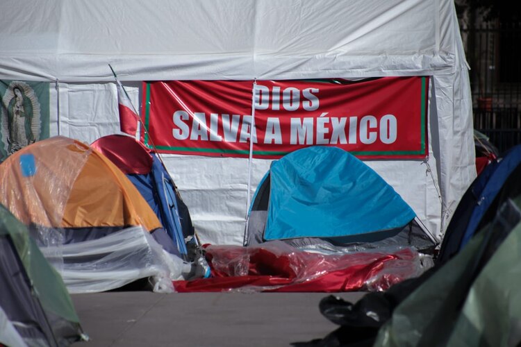 Casas de campaña en el Zócalo.
