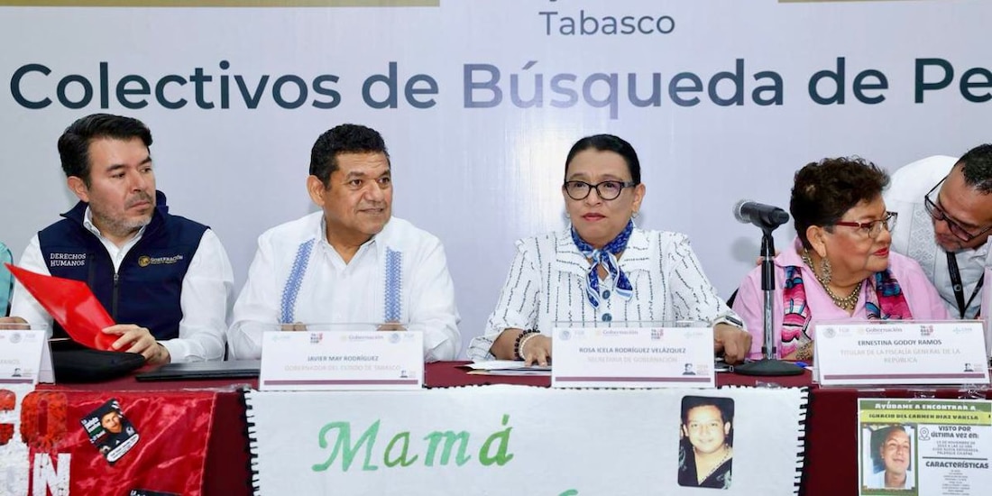 Rosa Icela Rodríguez y Ernestina Godoy dialogan con colectivos de búsqueda en Tabasco.