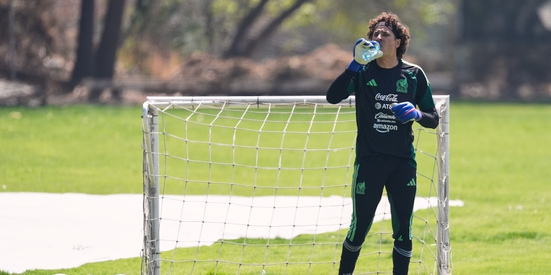 Guillermo Ochoa en un entrenamiento con México antes de jugar ante Portugal