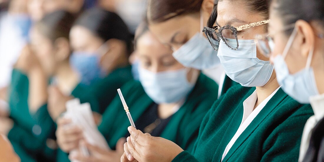 Personal del IMSS realizó una jornada de vacunación contra el sarampión en la Facultad de Medicina de la UNAM el 30 de enero de 2026.