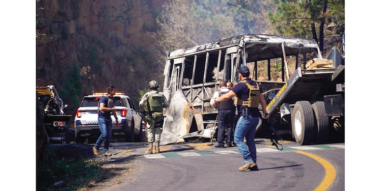 Narcobloqueos carreteros o quema de tiendas por estado │ Michoacán 35