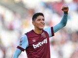 Edson Álvarez durante un partido del West Ham en la Premier League.
