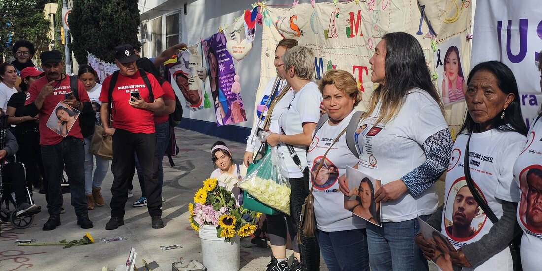 Integrantes del colectivo Una Luz en el Camino, el pasado lunes.
