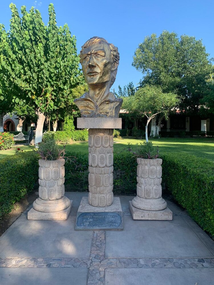 Busto del Padre Eusebio Kino