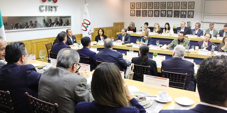 La presidenta de la CRT, Norma Solano, se reunió con el consejo directivo y consultivo de la CIRT —encabezado por José Antonio García—, para colaborar en la promoción y orientación de las audiencias, el pasado 13 de mayo.