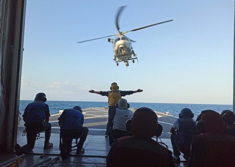 Con apoyo de aeronaves realizan sobrevuelos en la zona.