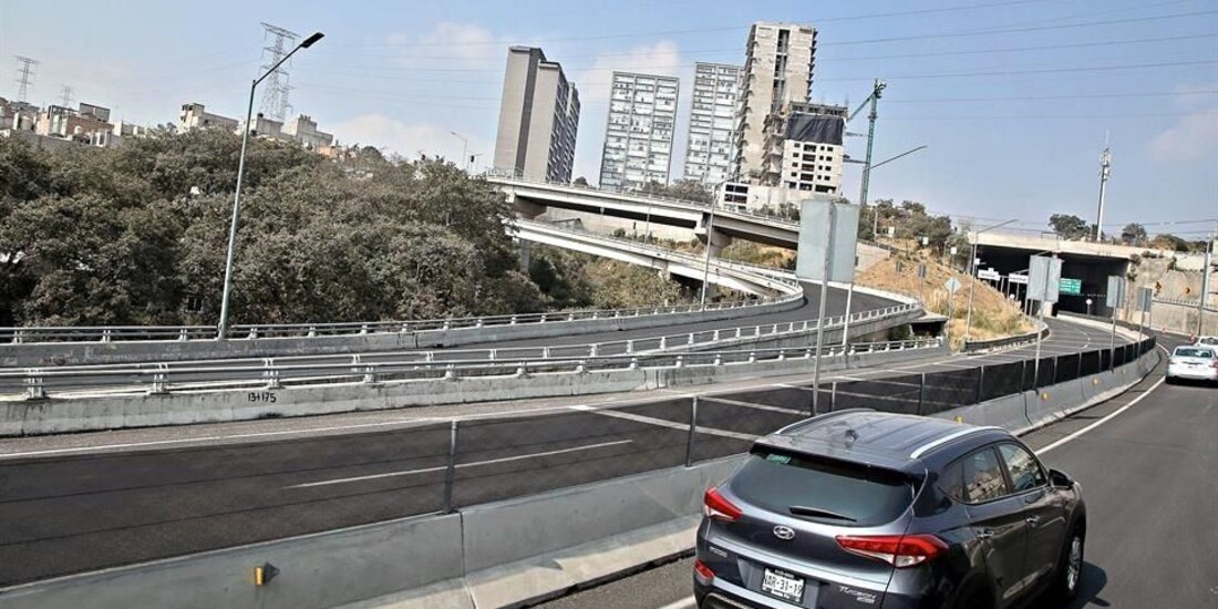 Puente de los Poetas, al poniente de la Ciudad de México.