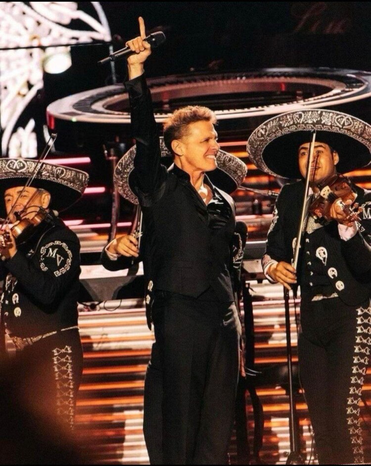 El histórico regreso de Luis Miguel al Estadio Centenario marca un hito en su exitosa gira mundial.