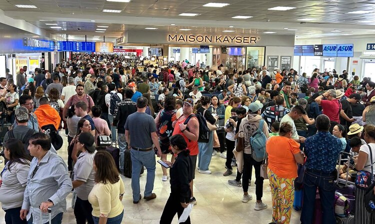 Turistas disfrutan de las bellezas naturales de Quintana Roo durante Semana Santa.