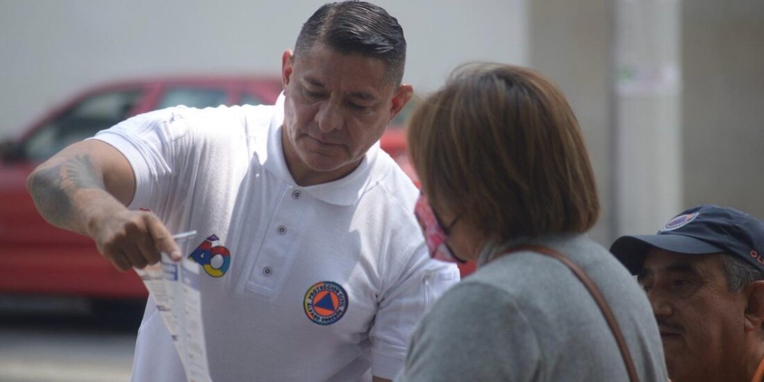 Se brinda a la población información dada por especialistas.