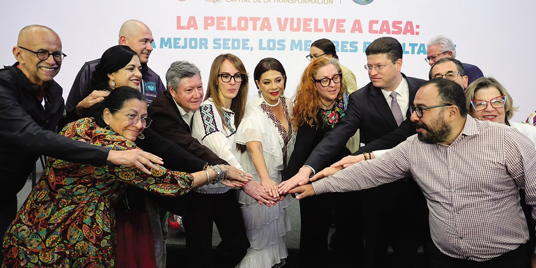 LA JEFA de Gobierno, ayer, con su Gabinete