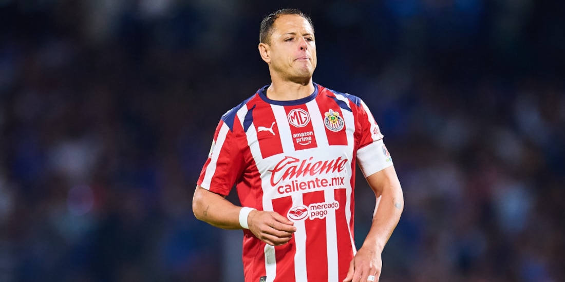 Chicharito Hernández vuelve a ser criticado por la afición de Chivas.