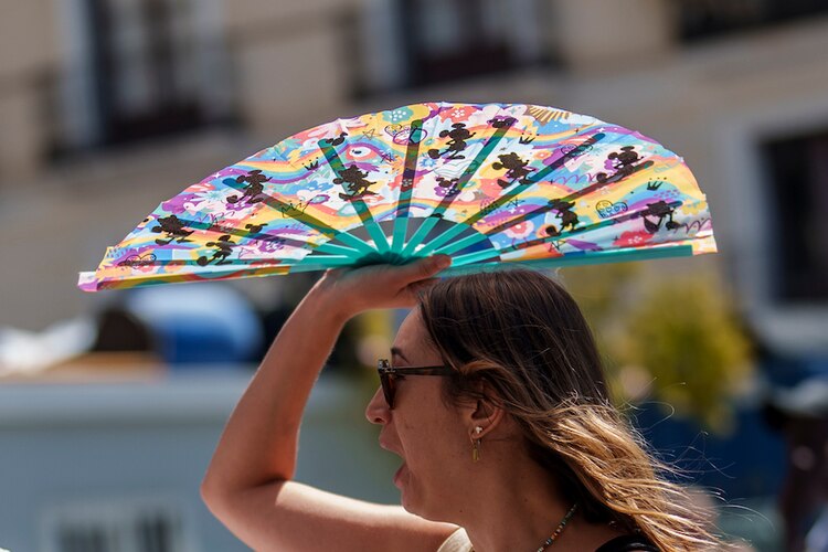 Pese a que continúan las lluvias, el calor no cede en el país.