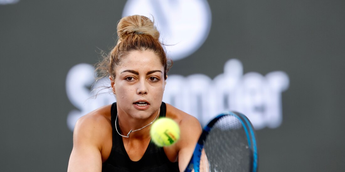 La mexicana Renata Zarazúa en su duelo ante la ucraniana Anhelina Kalinina en el GDL Open AKRON