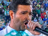 Pablo Montero se esquivó en el Himno Nacional y le llueven críticas