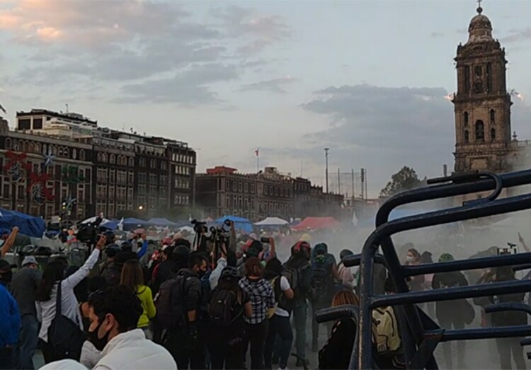 Feministas entran a plantón FRENA.