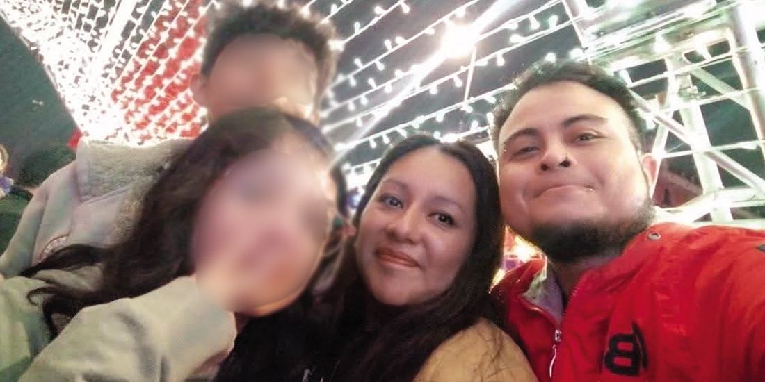 Elisa y Leonardo, con su familia, en una imagen de la Navidad pasada.