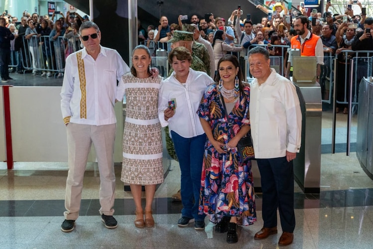 De izq. a der.: Jesús Tarriba, esposo de la presidenta; Claudia Sheinbaum, presidenta de México; Delfina Gómez, gobernadora de Edomex; Clara Brugada, jefa de Gobierno, y Julio Menchaca, gobernador de Hidalgo.