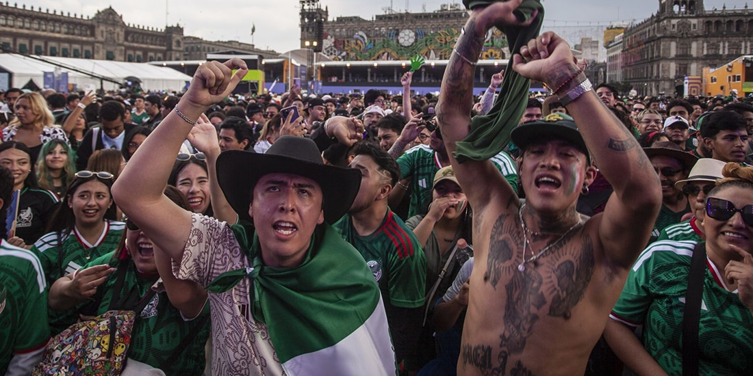 Cientos de personas vieron el partido México vs Corea en el FIFA Fest en su cede de la plancha del Zócalo en el Centro Histórico