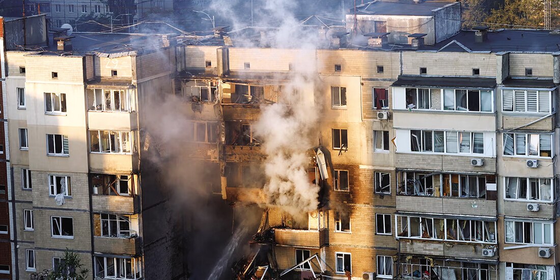 Un edificio dañado en Kiev durante un ataque con drones rusos, ayer
