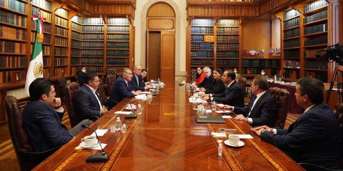 En la reunión con el titular de Segob se acordó fortalecer la unidad nacional por medio de mesas de diálogo.