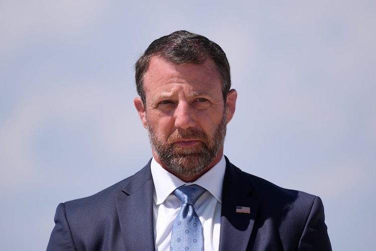 El director del Departamento de Seguridad Nacional, Markwayne Mullin