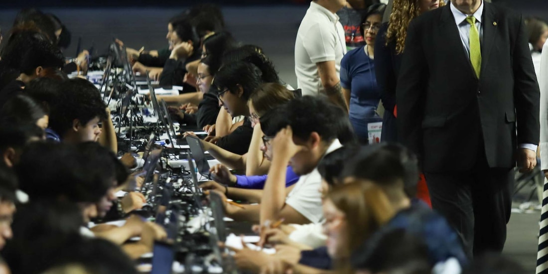 El rector de la UNAM, Leonardo Lomelí Vanegas, supervisó el examen de control en la CDMX.