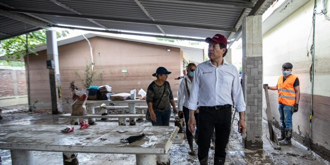 Mario Delgado supervisa escuelas afectadas por lluvias en San Luis Potosí y Veracruz .