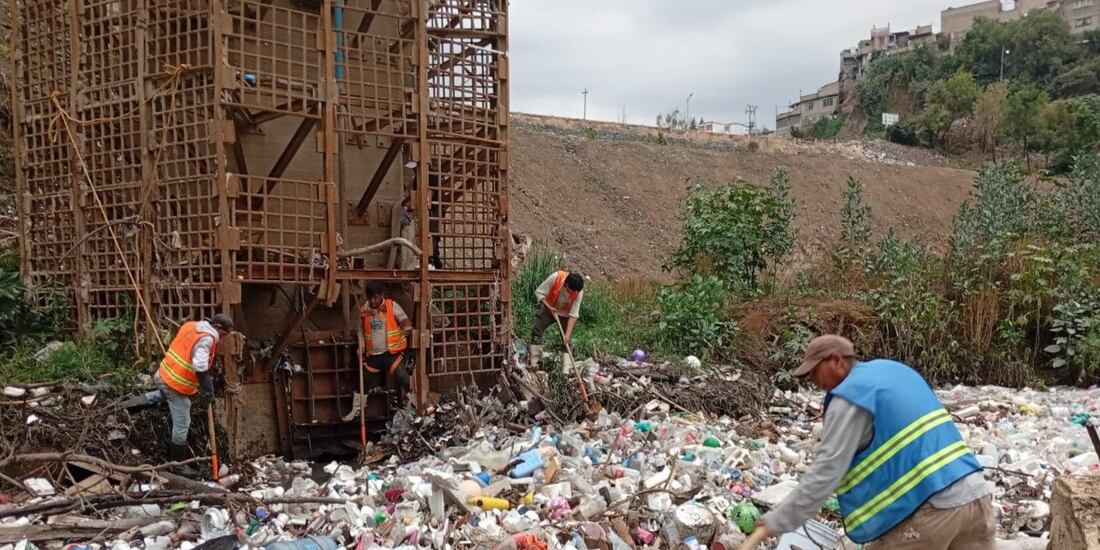 Sistemas de desagüe de la Conagua son limpiados para disminuir riesgo de inundaciones y encharcamientos.
