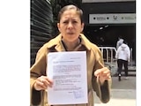la integrante del CEN Priscila Vera, ayer, afuera de la Fiscalía capitalina.