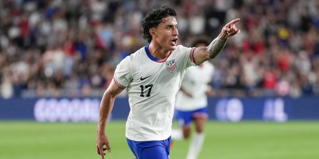Alejandro Zendejas en un partido con Estados Unidos.