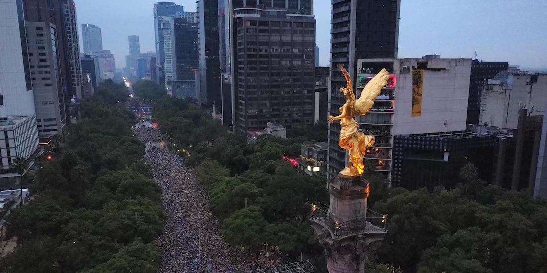 Toma aérea desde el Ángel de la Independencia previo al partido México vs Inglaterra.