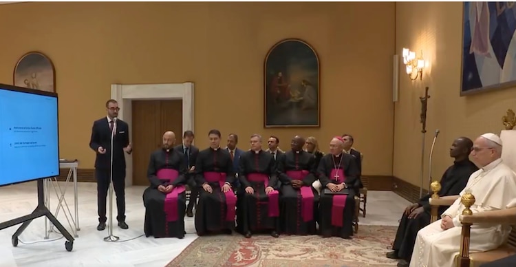 Presentación del Anuario Pontificio al papa León XIV
