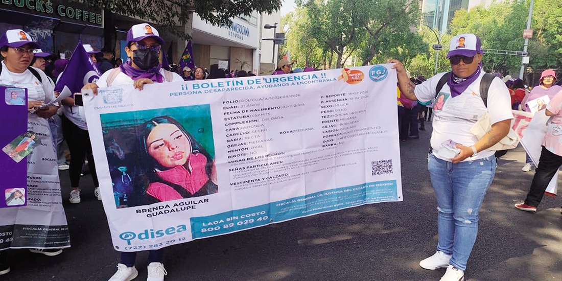 Familiares de Brenda Aguilar, ayer, al exigir su localización.