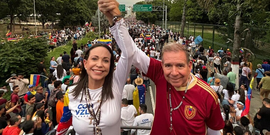 La líder de oposición, María Corina Machado, junto al candidato presidencial Edmundo González en un acto de campaña en julio pasado.