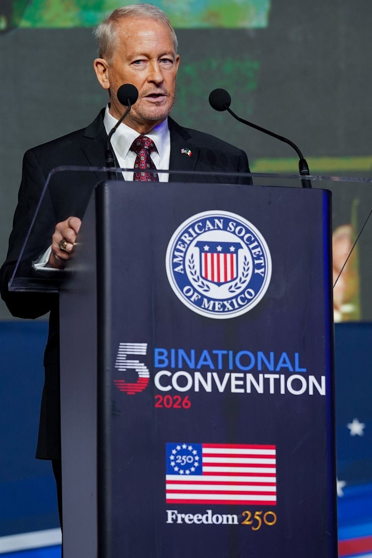 El embajador de Estados Unidos en México, Ronald Johnson, durante la Quinta Convención Binacional de la American Society, el 23 de septiembre de 2026.