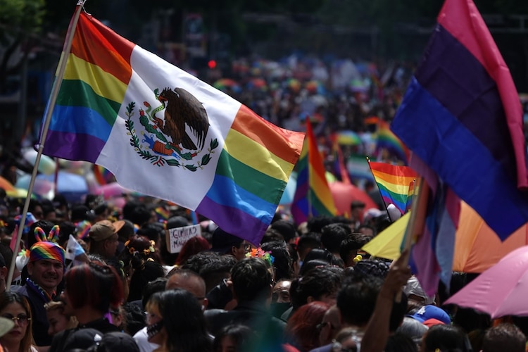 Aspecto de una marcha del Orgullo LGBT+ en CDMX.