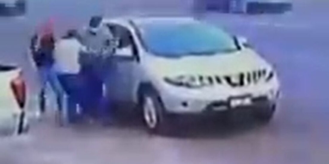 Robaron una camioneta a mano armada en Morelia, Michoacán.