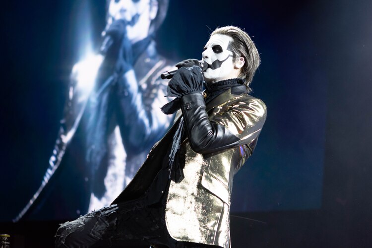 Ghost ofrece una potente dosis de heavy metal oscuro.