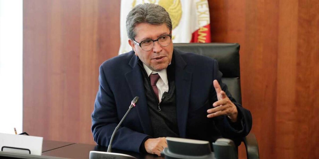 “Como mexicanos es necesario estar unidos en el proyecto de Nación que está en marcha", dijo Luis Cresencio Sandoval durante el Aniversario de Revolución Mexicana.