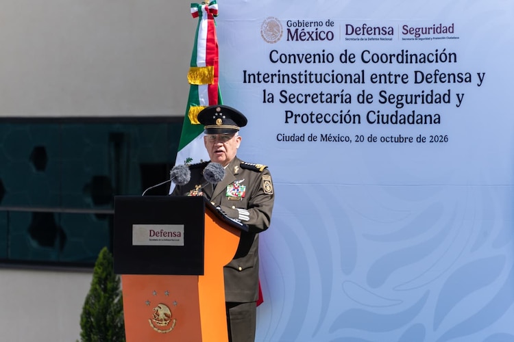 General Ricardo Trevilla Trejo, titular de la Defensa, durante la firma del convenio.