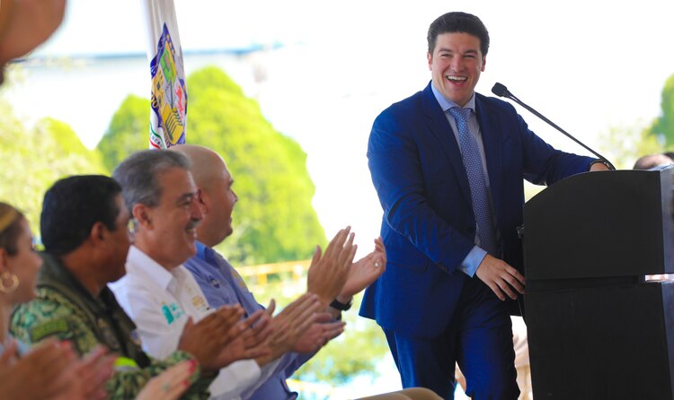 Los 93 km de tuberías con diámetros de 84 pulgadas y 5 plantas de bombeo garantizan el abastecimiento de agua.