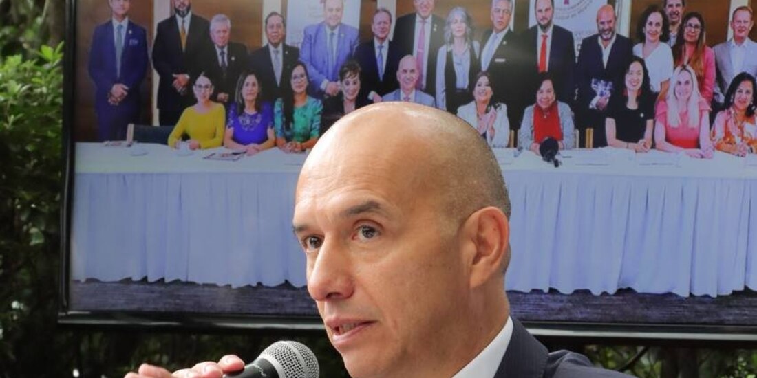 Salvador Guerrero Chiprés al presentar un balance de resultados, ayer.