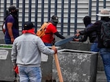 Integrantes de la CNTE este miércoles en instalaciones de la SEP.