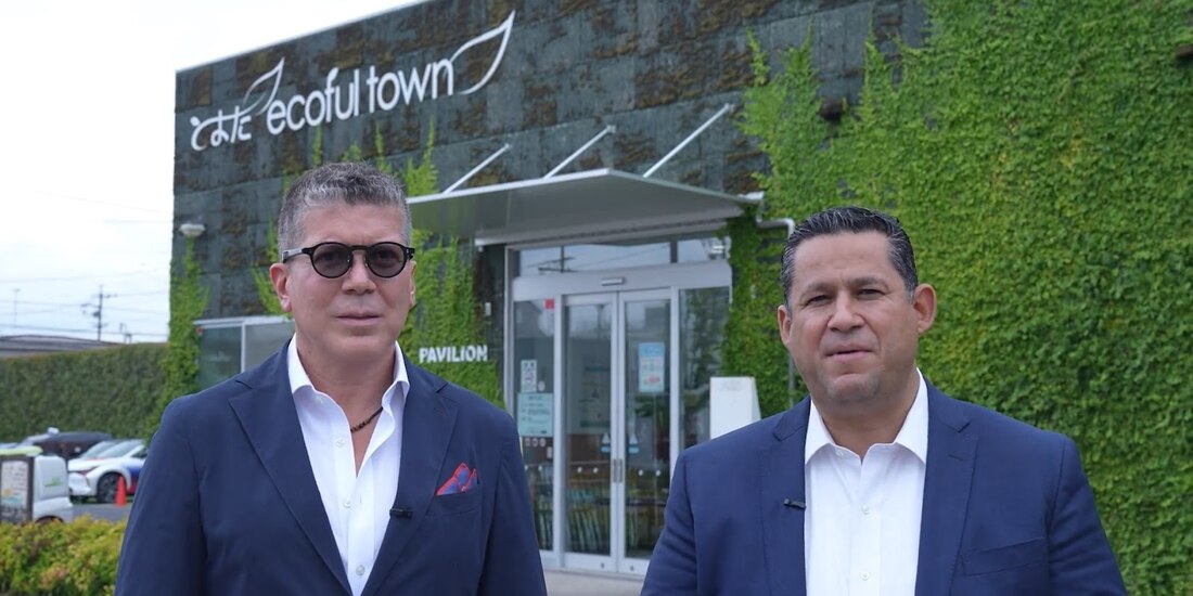 Luis Lozano, presidente de Toyota Motor de México, y Diego Sinhué Rodríguez, gobernador de Guanajuato.