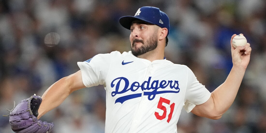 Alex Vesia durante un juego de Dodgers en los playoffs de la MLB 2025.