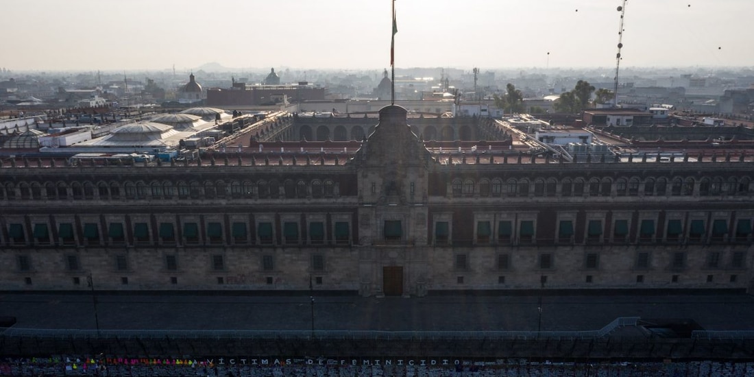 En el marco del 8M día internacional de la Mujer, amanece el Centro Histórico con más vallas resguardando negocios y lugares emblemáticos.