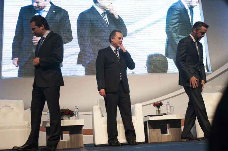 Emilio Lozoya (izquierda) Pedro Joaquín Coldwell (centro) y Jorge Luis Lavalle (derecha), durante la expo foro PEMEX en 2014.