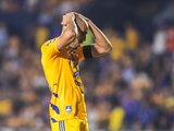 Guido Pizarro lamenta una falla durante la semifinal de vuelta entre Tigres y Atlas en Monterrey.